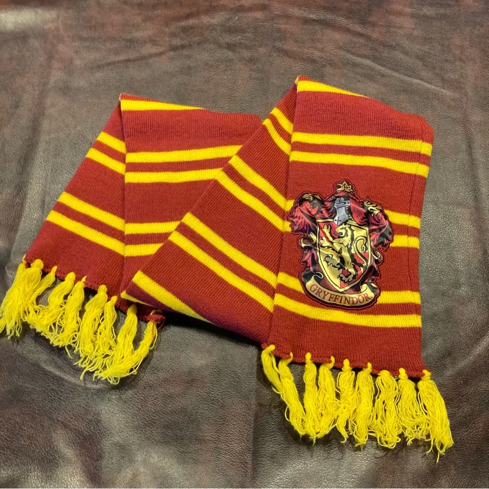 Harry Potter Hogwarts School Striped Fringe Gryffindor Scarf